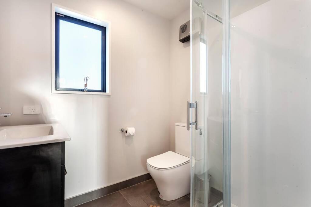 Stylish Townhouse With Hot Tub Apartment ไครสต์เชิร์ช ภายนอก รูปภาพ